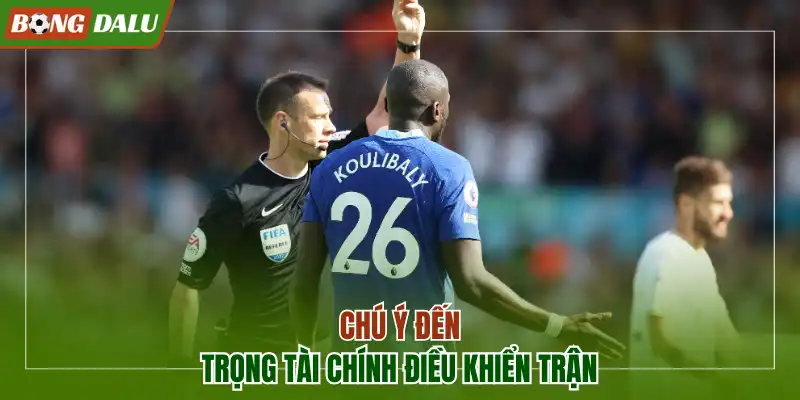 Chú ý đến trọng tài chính điều khiển trận